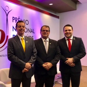 Secretário do CRO-TO, Dr. Marcos Pimentel, presidente do CFO, Dr. Juliano do Vale e presidente do CRO-TO, Dr. Rafael Marra